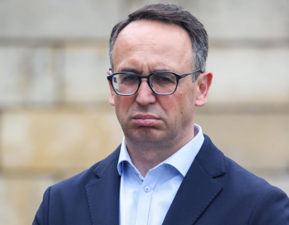 Koniec pobłażania na torach! Minister infrastruktury zabrał głos, będą surowsze kary dla kierowców