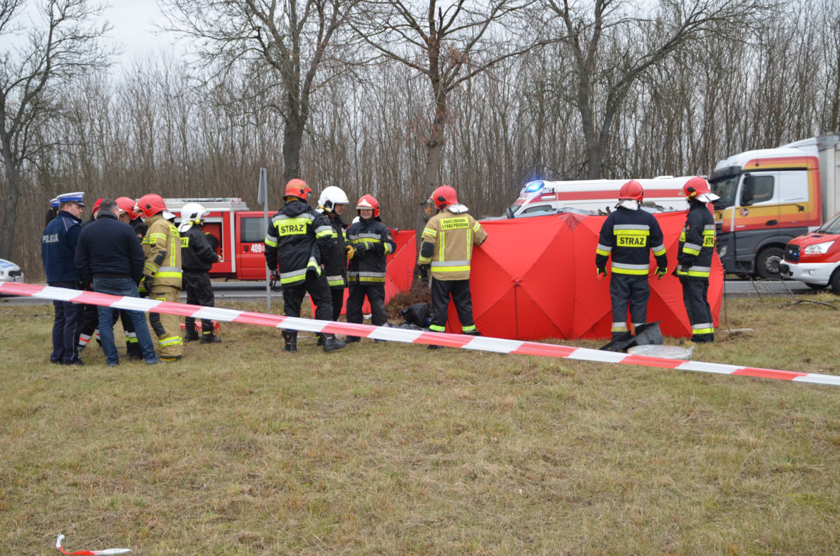 Śmiertelny wypadek na dk 74. Nie żyje kobieta