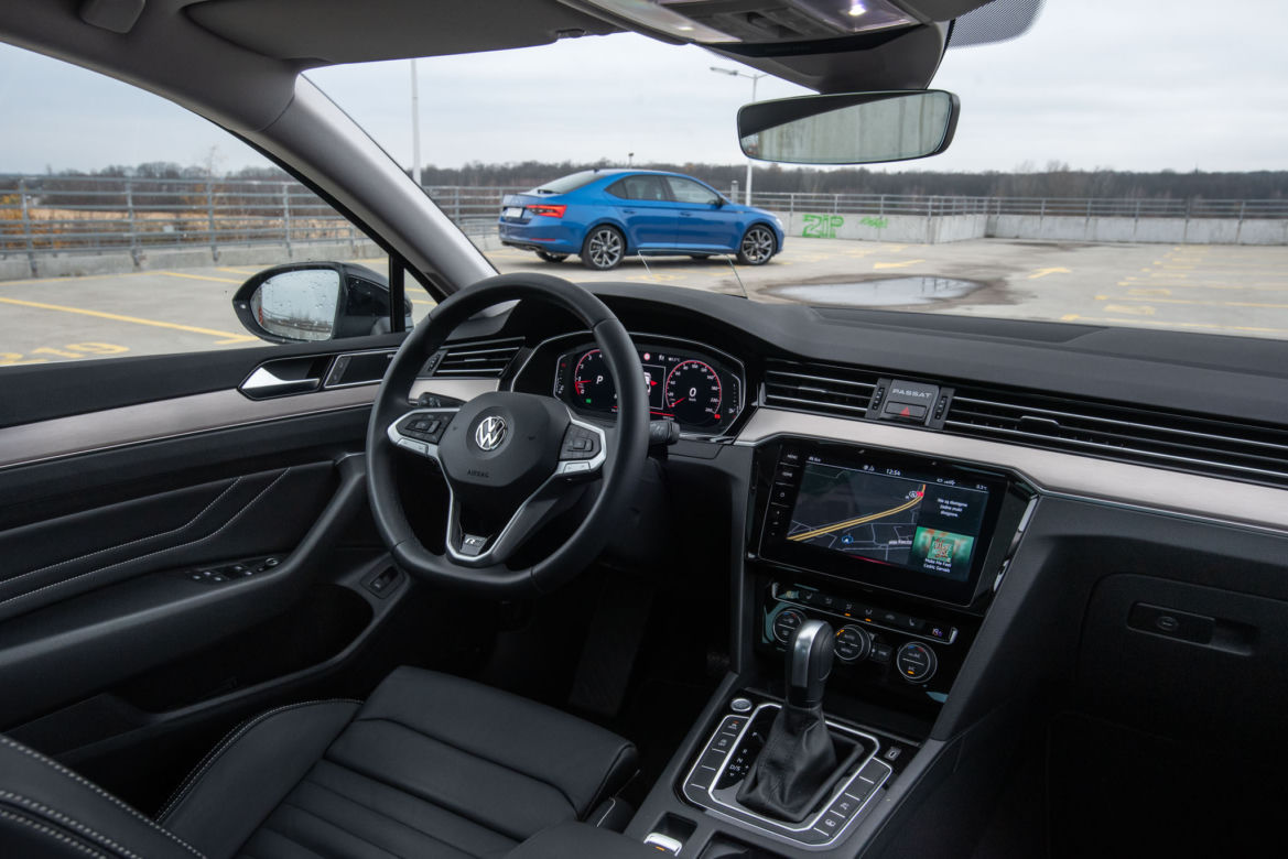 Volkswagen Passat Elegance vs Skoda Superb Sportline