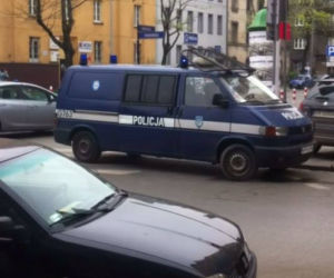 Kraków: Młoda kobieta skoczyła z okna przy ul. Pomorskiej. Spadła na skokochron [AUDIO]