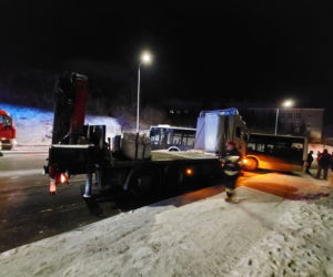 Tir uderzył w auta osobowe i autobus. To na Armii Krajowej w Starachowicach