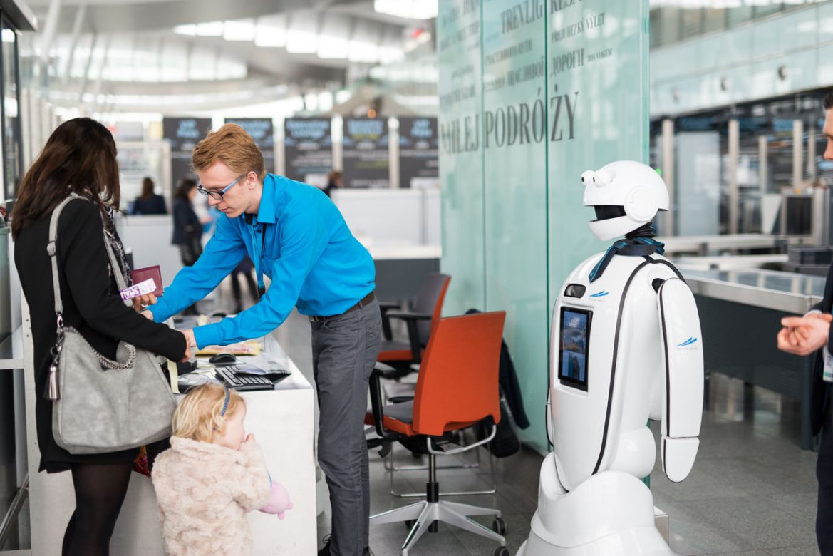 Na wrocławskim lotnisku roboty zastępują ludzi