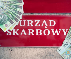 Samochody za grosze trafiają pod młotek. Skarbówka sprzedaje Audi, BMW i Dacię
