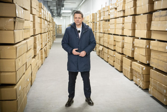 Schron powstaje w metrze. Tysiące łóżek, koców i śpiworów!