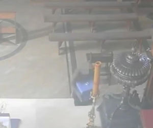 Po kradzieży kościelnej skarbony schował się pod folią na truskawki