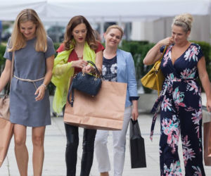 Przyjaciółki 6 sezon. Zuza (Anita Sokołowska), Patrycja (Joanna Liszowska), Inga (Małgorzata Socha), Anka (Magdalena Stużyńska)