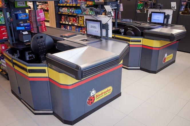 Zarobki w Biedronce poszły w górę. Tyle można zarobić w 2025 roku.