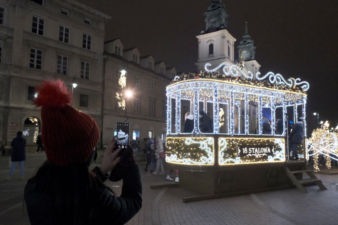 Niesamowita iluminacja świąteczna rozbłysnęła w Warszawie