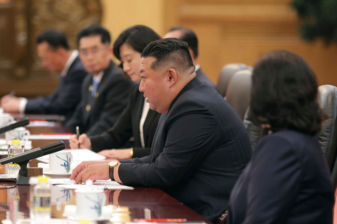 Kim Dzong Un chwali się bogactwem! W kraju głód, dyktator z rodziną żyją w luksusie