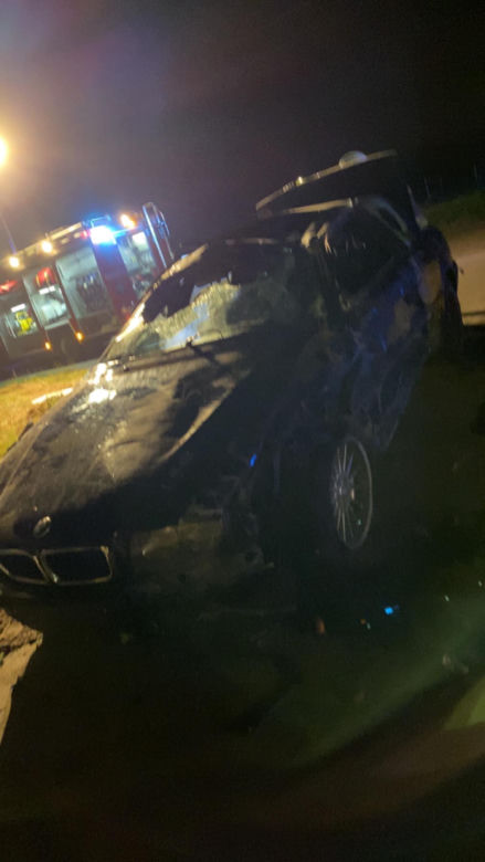 Pijany w bmw roztrzaskał się o słup i przystanek! Drogowa demolka pod Piasecznem