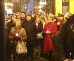 Manifestacja w obronie sądownictwa na Rynku Staromiejskim w Toruniu