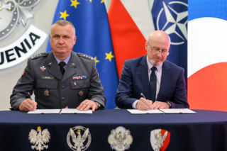 Kleszcze i terminale satelitarne dla armii. Sprzęt za 3 mld zł z polskich firm
