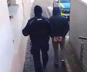 Sylwestrowa bójka pod Rzeszowem. Starli się kibole zwaśnionych klubów. Policja pokazała materiał z zatrzymanymi