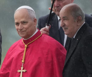 Konferencja papieska w samolocie w podróży do Algierii