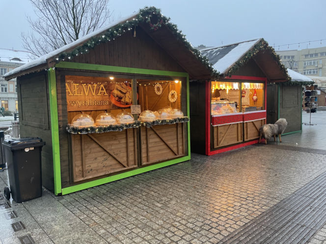 Pokémony, różowe gofry i zaskakujące różnice w cenach. Porównaliśmy łódzkie jarmarki