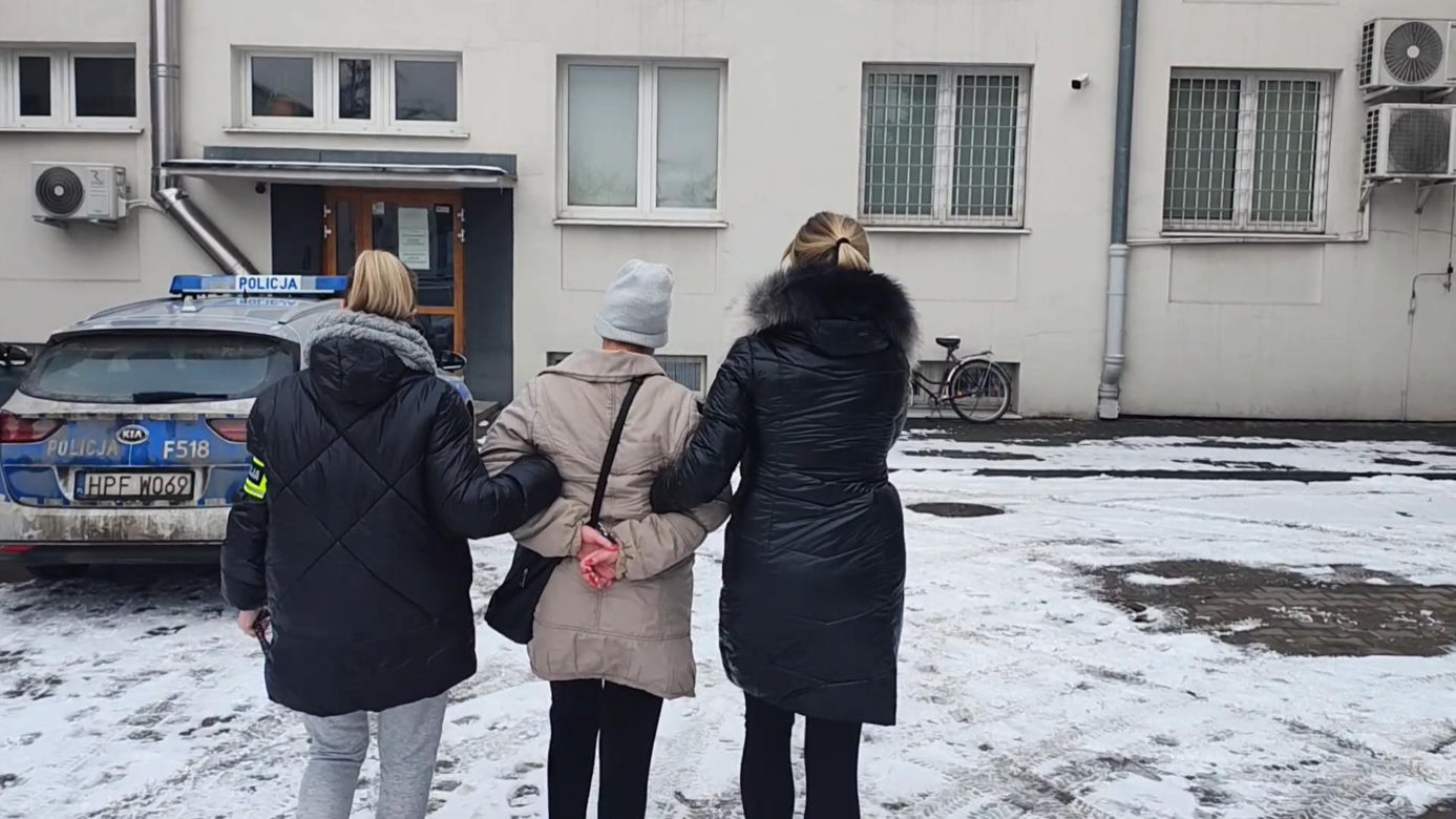 Były niedożywione i zapchlone, miały odmrożone łapy. Dramat 44 małych psów i 3 kotów