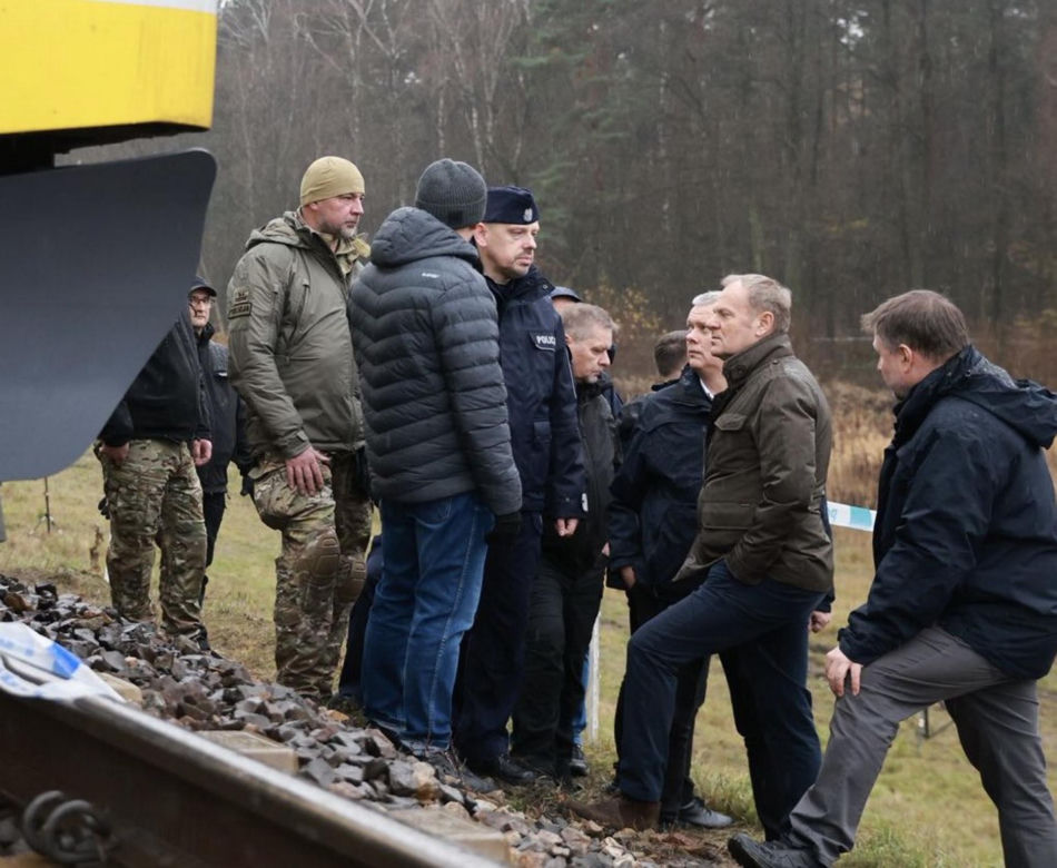 Uszkodzone linie kolejowe pod Dęblinem i w Puławach