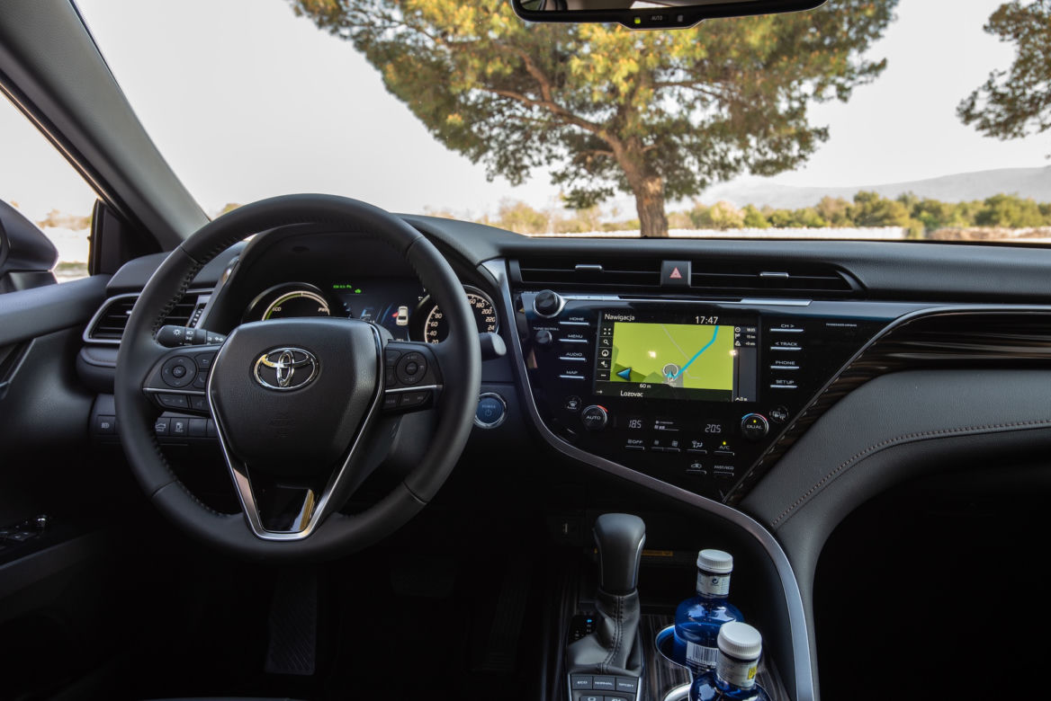 Toyota Camry 2.5 Hybrid Dynamic Force 218 KM e-CVT Executive