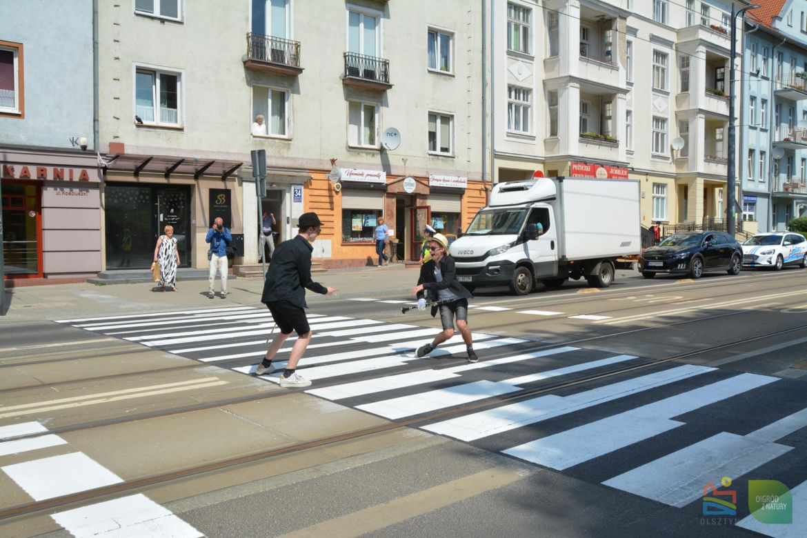 Olsztyn. Niezwykłe przejście dla pieszych. Zamiast zebry jest... klawiatura fortepianu! [ZDJĘCIA]