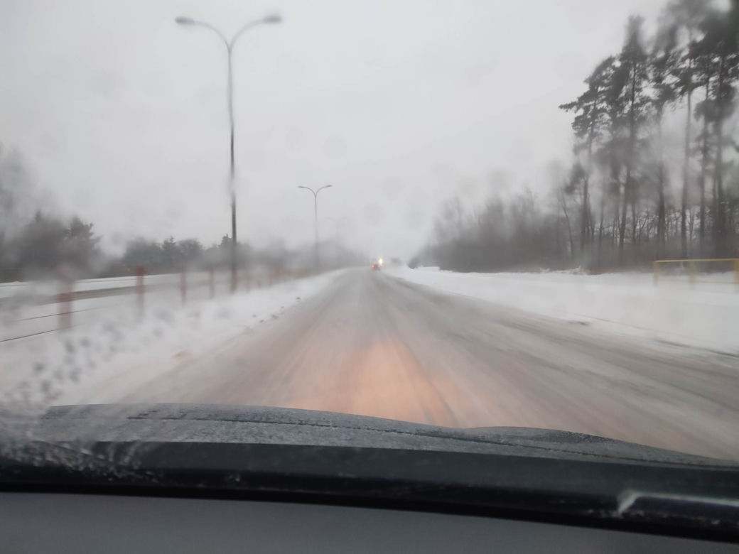 Atak zimy w Białymstoku. Fatalne warunki w mieście i Podlaskiem [ZDJĘCIA]