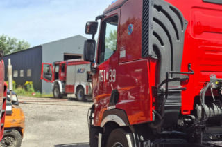 Pożar na Składowej w Starachowicach. Pali się składowisko opon 