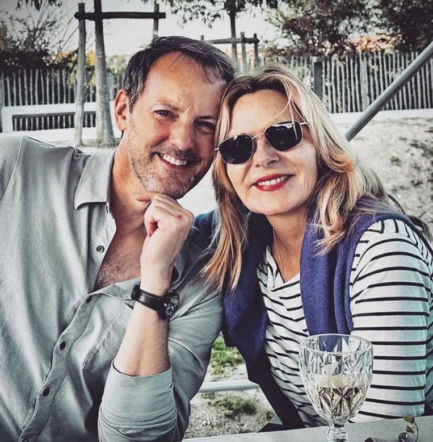 Zaskakujący ślub gwiazdy "Seksu w wielkim mieście"! Kim Cattrall w garniturze na tysiące