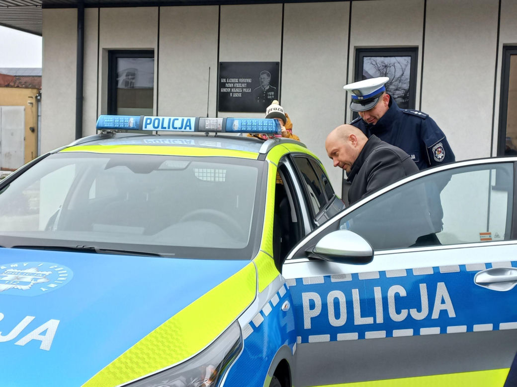 Trzy nowe radiowozy dla policji w Lesznie. Od kogo i do czego?