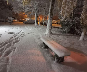 Leszno pod śniegiem. Kolizje na drogach i opóźnienia autobusów
