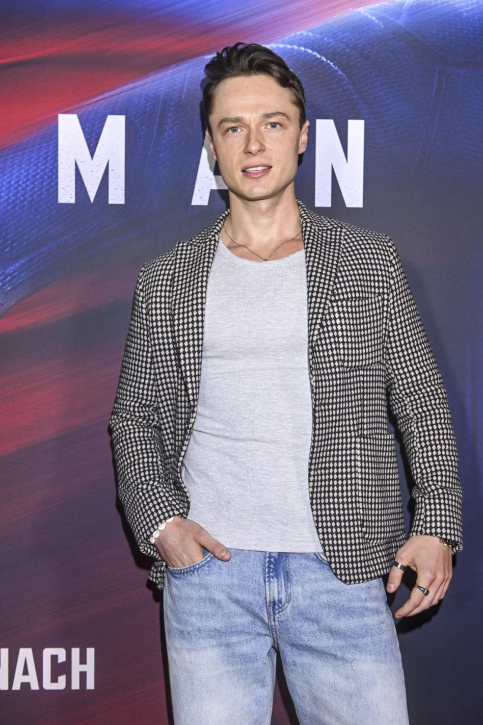Tak przez lata zmieniał się Patryk Pniewski. Zaczynał jako idol nastolatek w "Pierwszej miłości"