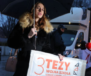 Protest przeciwko Lex Czarnek przez Sejmem. Marianna Schreiber 