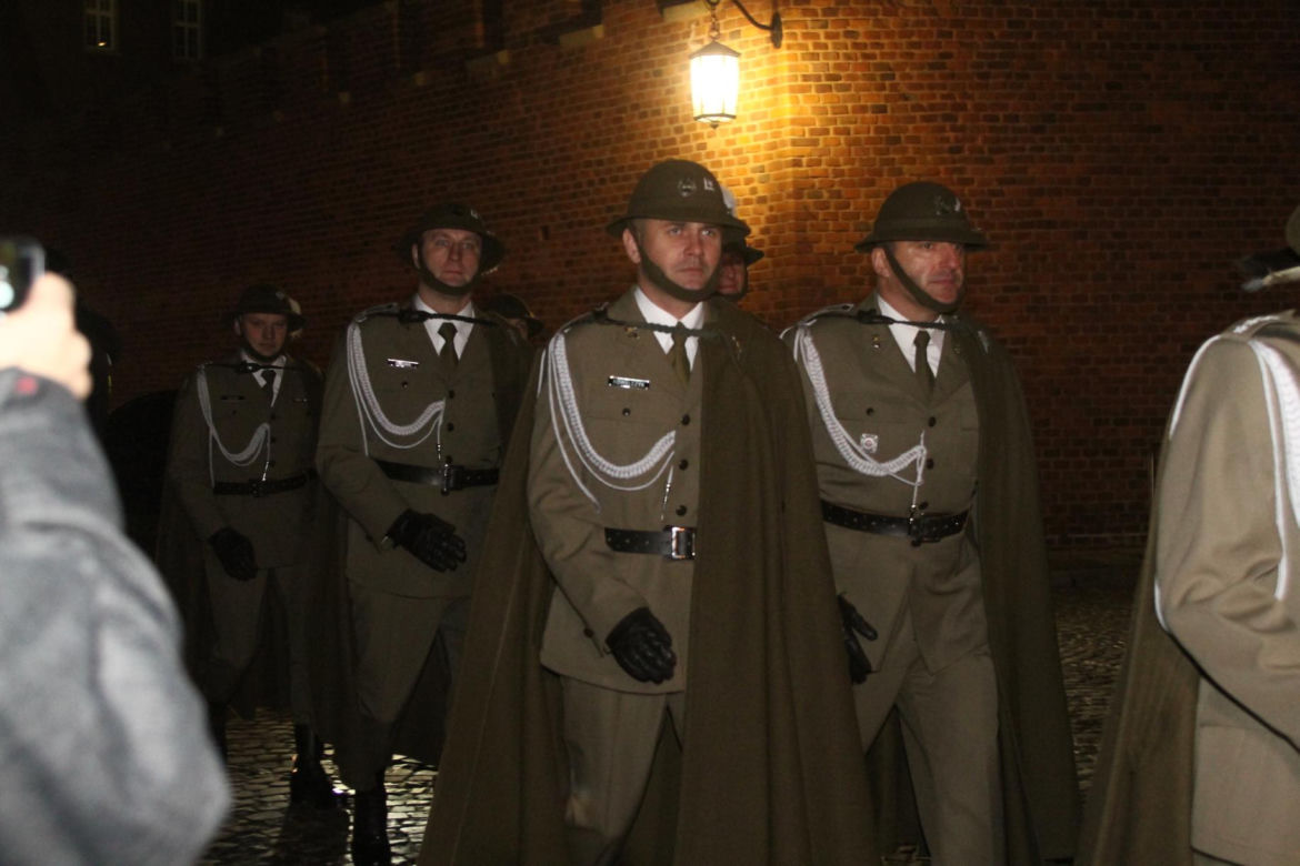 Drugi pogrzeb Lecha i Marii Kaczyńskich w Krakowie, 2016r. Sarkofag na Wawelu
