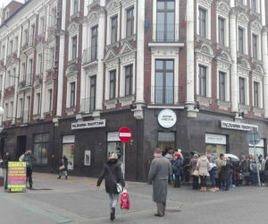 Ogromne kolejki po pączki! Rekordziści stoją po nie godzinami