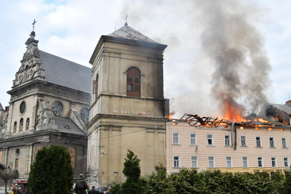 PILNE! Rosjanie zaatakowali pełne cywilów centrum Lwowa! Są nagrania