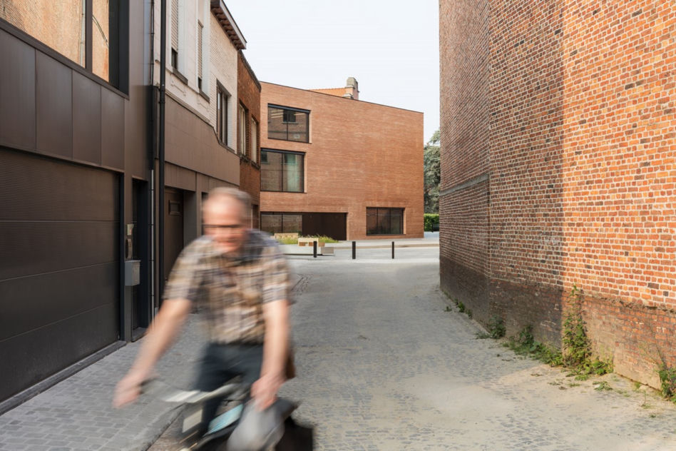 Architektoniczna utopia? Siedziba miejskiej biblioteki i Akademii Sztuk Performatywnych w Aalst