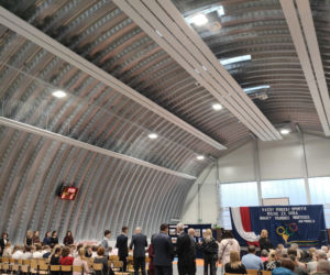 Dzieci z podstawówki w Pniewie mogą korzystać z nowej hali sportowej