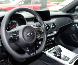 Kia Stinger 2.0 T-GDI 255 KM GT Line w polskiej policji