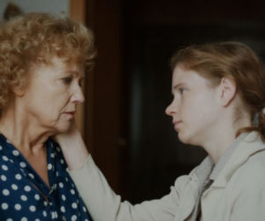 Osiecka odc. 1. nastoletnia Agnieszka (Eliza Rycembel), Maria Osiecka (Maria Pakulnis)
