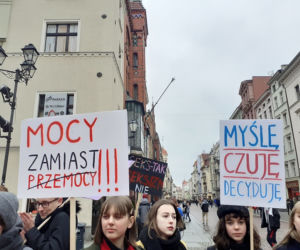 Toruń miał swoją manifestację feministyczną. Zobacz jak wyglądała