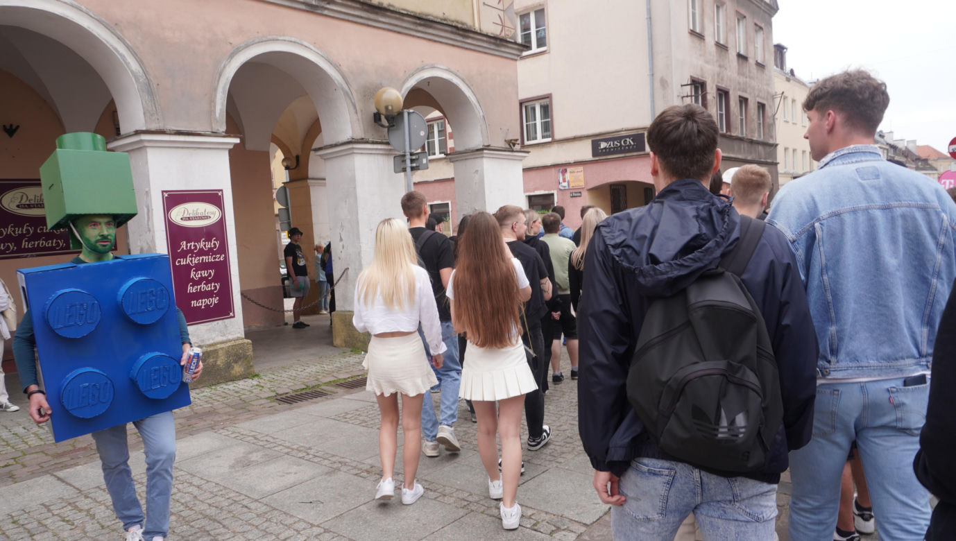 Kortowiada 2024. Parada Wydziałów przeszła ulicami miasta. Studenci tłumnie wzięli udział w imprezie
