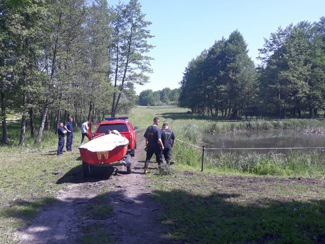 Trwają poszukiwania Reginy Adryańczyk. Policjantów z Radziejowa wspierają strażacy