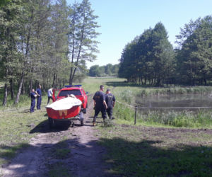 Trwają poszukiwania Reginy Adryańczyk. Policjantów z Radziejowa wspierają strażacy