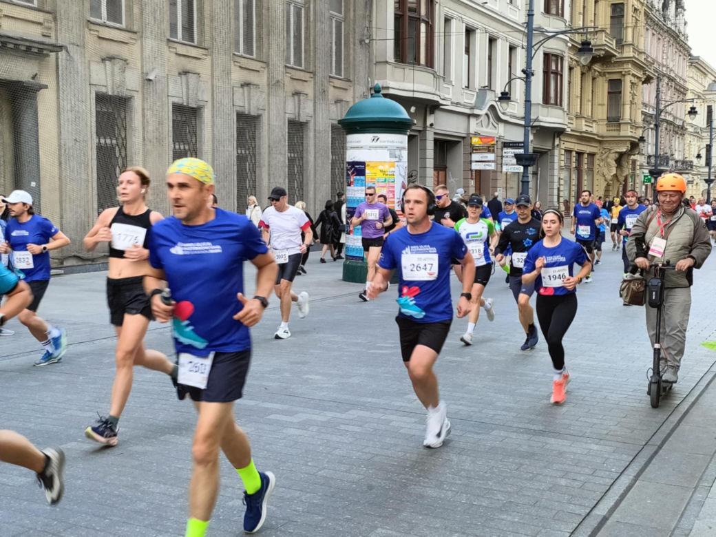 Rossmann Run 2025. Tłumy biegaczy wzięły udział w biegu ulicą Piotrkowską