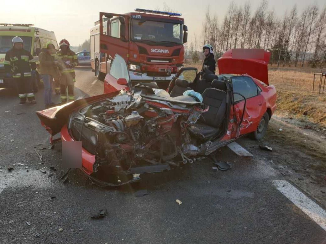 Drogowa masakra pod Garwolinem. Z audi zostały strzępy. Lądował śmigłowiec, są ranni