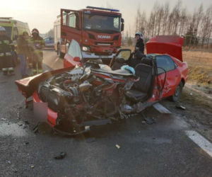 Drogowa masakra pod Garwolinem. Z audi zostały strzępy. Lądował śmigłowiec, są ranni
