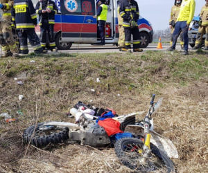 Pędził bez opamiętania, zderzył się z busem