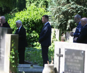 Modlitwa prezesa pod bronią