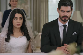 Panna młoda, odcinek 19: Smutny ślub Hancer i Cihana. Da jej upokarzający prezent i postawi oschłe warunki - ZDJĘCIA