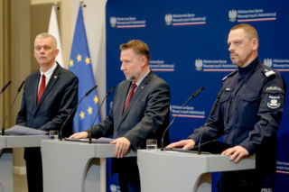 Podpalenie stacji Starlink w Polsce: Zatrzymano sprawców. Kto stał za sabotażem w Woli Krobowskiej?