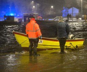 Potężna cofka na Zalewie Wiślanym zalewa Frombork. Policja wydała pilny apel do mieszkańców