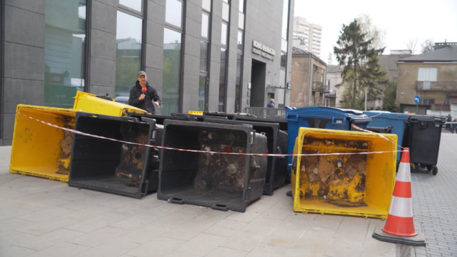 „Cały Grochów w szczurach!”. Mieszkańcy prawobrzeżnej Warszawy ponownie toną we własnych śmieciach